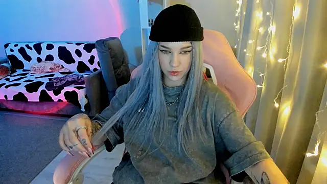 Ledy WWWII online show from December 21, 4:36 pm