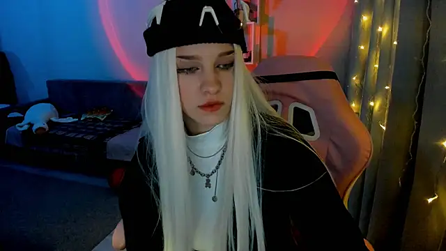 Ledy WWWII online show from December 26, 2:37 pm