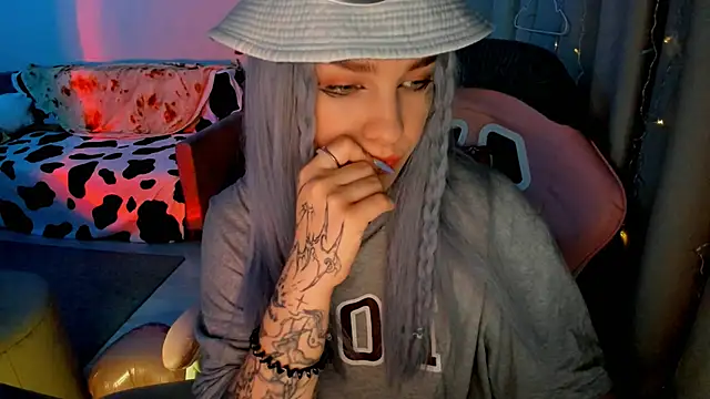 Ledy WWWII online show from January 10, 7:32 pm