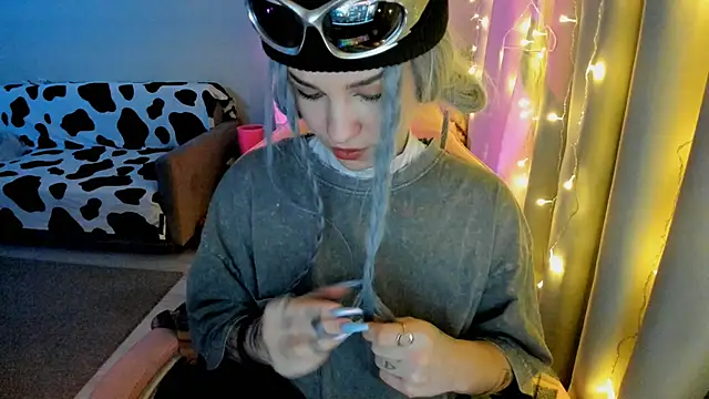 Ledy WWWII online show from January 11, 8:21 pm