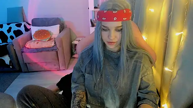 Ledy WWWII online show from January 19, 6:43 pm