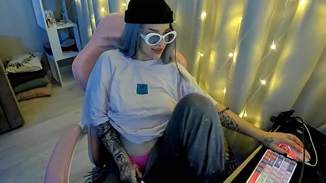 Ledy WWWII online show from January 28, 4:41 pm