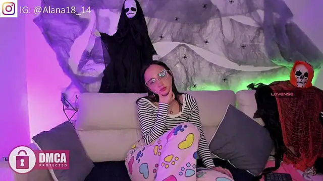 Snapshot of Alana_Pherson chatting on October 5, 8:23 am Alana Pherson online show from October 5, 8:23 am