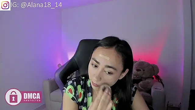 Snapshot of Alana_Pherson chatting on November 18, 6:18 am Alana Pherson online show from November 18, 6:18 am