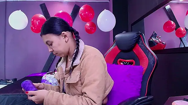 Snapshot of Juliet_Nasty chatting on February 14, 12:47 pm Juliet Nasty online show from February 14, 12:47 pm