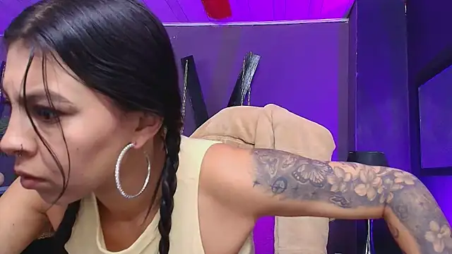 Snapshot of Juliet_Nasty chatting on September 25, 12:42 pm Juliet Nasty online show from September 25, 12:42 pm