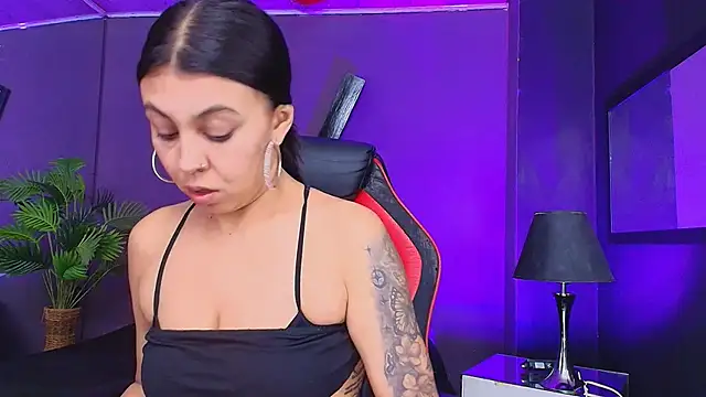 Snapshot of Juliet_Nasty chatting on October 6, 12:35 pm Juliet Nasty online show from October 6, 12:35 pm