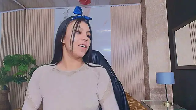 Snapshot of Juliet_Nasty chatting on October 30, 12:17 pm Juliet Nasty online show from October 30, 12:17 pm