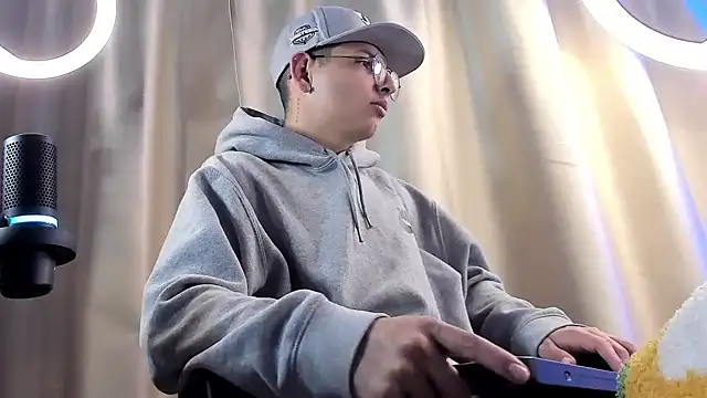 a lejandro 0 8 online show from February 5, 1:04 am