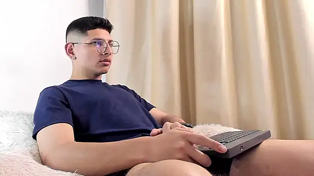 a lejandro 0 8 online show from February 7, 4:16 am