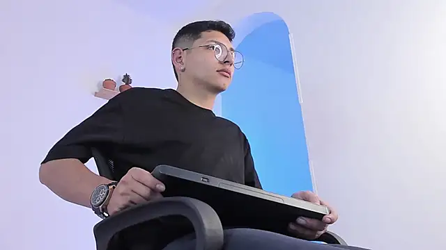 a lejandro 0 8 online show from February 27, 5:13 am