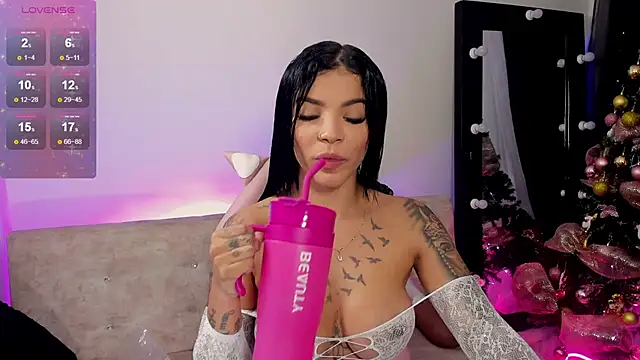 EmmaRusellx online show from December 24, 1:06 pm