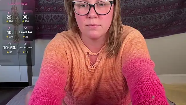 Snapshot of GlitterKitty108 chatting on October 4, 1:31 pm GlitterKitty108 online show from October 4, 1:31 pm