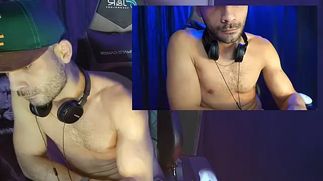 Snapshot of sexyboycolombi4 chatting on February 13, 6:41 am sexyboycolombi4 online show from February 13, 6:41 am