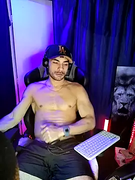 Snapshot of sexyboycolombi4 chatting on March 4, 5:21 am sexyboycolombi4 online show from March 4, 5:21 am