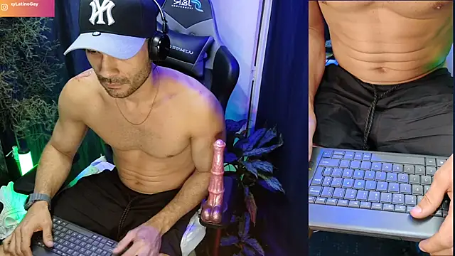 Snapshot of sexyboycolombi4 chatting on March 15, 11:51 am sexyboycolombi4 online show from March 15, 11:51 am