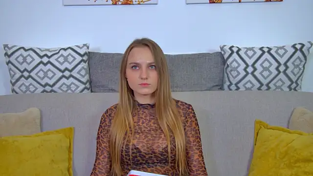 Snapshot of MelissaMelrey chatting on December 2, 11:01 am MelissaMelrey online show from December 2, 11:01 am