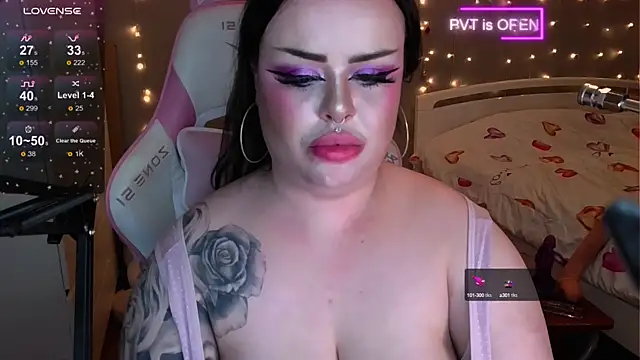 Snapshot of og_maddison chatting on December 22, 12:07 am og maddison online show from December 22, 12:07 am