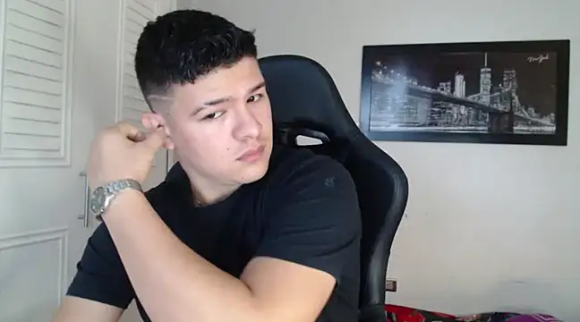 Snapshot of Plug_Control chatting on December 13, 2:27 pm Plug Control online show from December 13, 2:27 pm