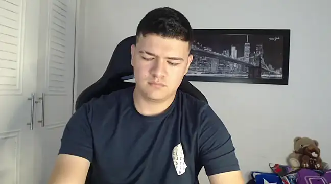 Snapshot of Plug_Control chatting on December 31, 4:04 pm Plug Control online show from December 31, 4:04 pm