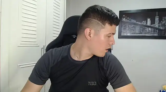 Snapshot of Plug_Control chatting on January 2, 8:46 pm Plug Control online show from January 2, 8:46 pm