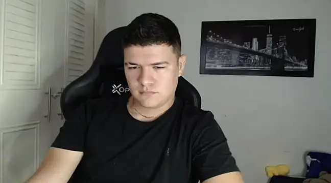 Snapshot of Plug_Control chatting on January 4, 10:24 pm Plug Control online show from January 4, 10:24 pm