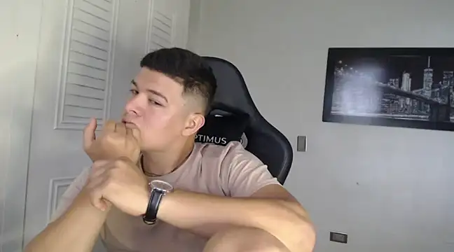 Snapshot of Plug_Control chatting on January 21, 9:57 pm Plug Control online show from January 21, 9:57 pm