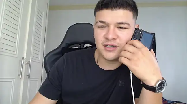 Snapshot of Plug_Control chatting on February 1, 4:11 pm Plug Control online show from February 1, 4:11 pm