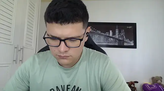 Snapshot of Plug_Control chatting on February 5, 1:33 pm Plug Control online show from February 5, 1:33 pm