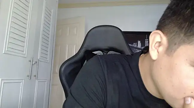 Snapshot of Plug_Control chatting on February 13, 2:09 pm Plug Control online show from February 13, 2:09 pm