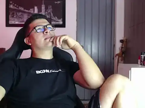 Snapshot of Plug_Control chatting on February 23, 3:40 pm Plug Control online show from February 23, 3:40 pm