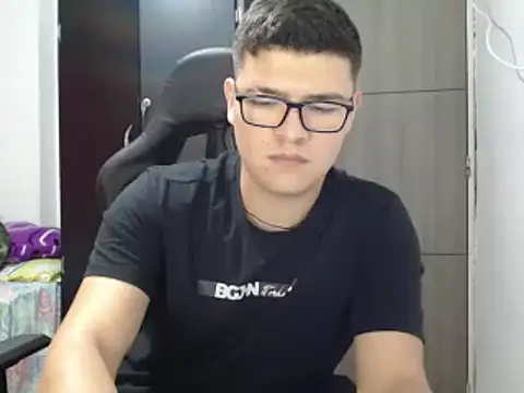 Snapshot of Plug_Control chatting on March 6, 6:05 pm Plug Control online show from March 6, 6:05 pm