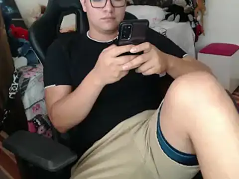 Snapshot of Plug_Control chatting on March 13, 4:12 pm Plug Control online show from March 13, 4:12 pm