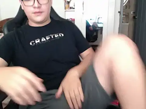 Snapshot of Plug_Control chatting on March 19, 4:34 pm Plug Control online show from March 19, 4:34 pm