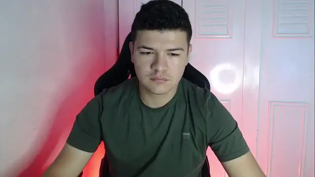 Snapshot of Plug_Control chatting on September 10, 1:44 pm Plug Control online show from September 10, 1:44 pm