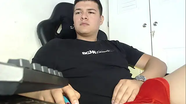 Snapshot of Plug_Control chatting on September 11, 4:40 pm Plug Control online show from September 11, 4:40 pm