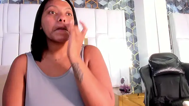 lia mariana online show from March 11, 4:40 am