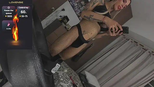 Snapshot of MissIvanna chatting on March 18, 1:43 am MissIvanna online show from March 18, 1:43 am