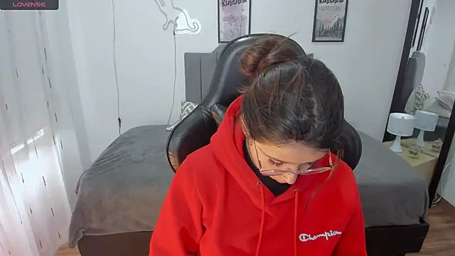 Amy joones online show from November 3, 1:34 pm