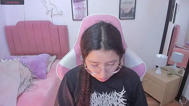 Amy joones online show from November 21, 1:32 pm