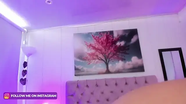 Snapshot of Julianaa_Castro_ chatting on January 21, 6:02 pm Julianaa Castro online show from January 21, 6:02 pm