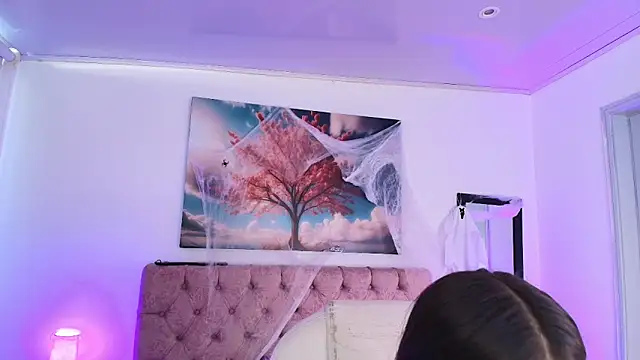 Julianaa Castro  online show from November 1, 11:45 am