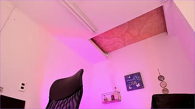 CandyLatinHott online show from March 3, 5:09 am