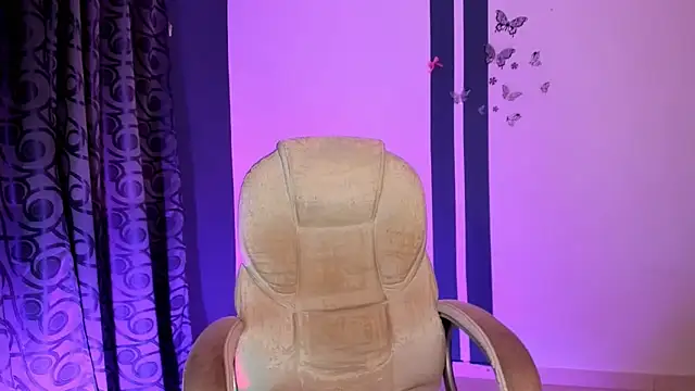 CandyLatinHott online show from December 20, 11:45 pm