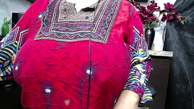Snapshot of kalpanaaishaa chatting on February 25, 10:15 am kalpanaaishaa online show from February 25, 10:15 am