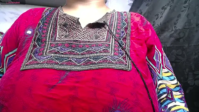 Snapshot of kalpanaaishaa chatting on March 19, 10:11 am kalpanaaishaa online show from March 19, 10:11 am