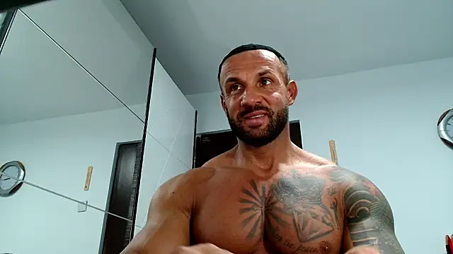 Magnificmuscles89 online show from January 12, 1:16 pm