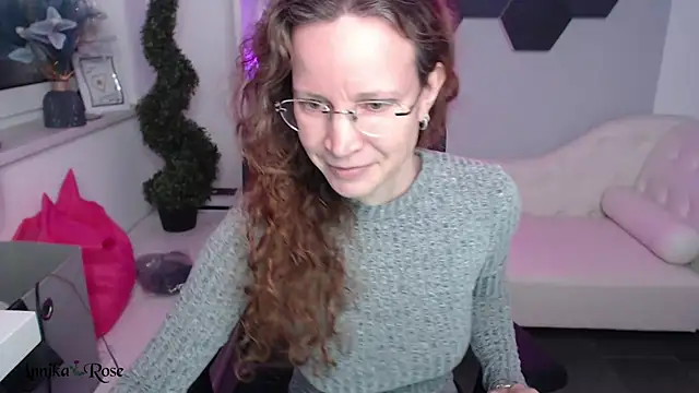 Snapshot of AnnikaRose chatting on February 15, 10:44 am AnnikaRose online show from February 15, 10:44 am