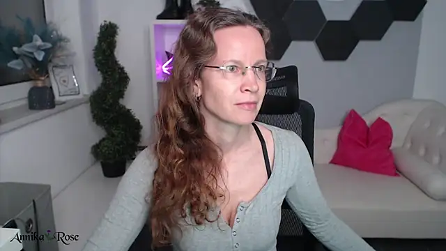 Snapshot of AnnikaRose chatting on March 21, 8:08 pm AnnikaRose online show from March 21, 8:08 pm