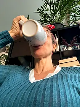 Snapshot of AnnikaRose chatting on September 25, 5:44 am AnnikaRose online show from September 25, 5:44 am